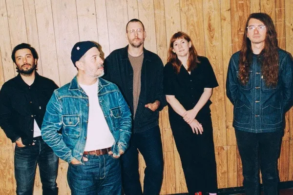 Spanish Love Songs anuncia turnê pelos EUA com ingressos a US$ 20