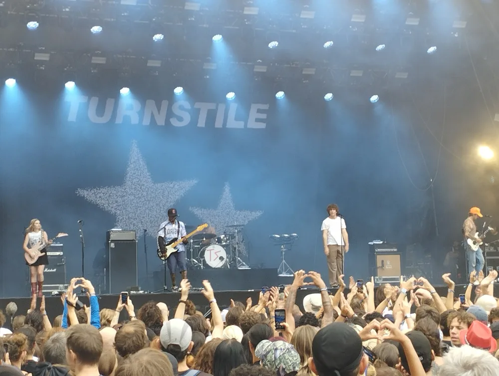Turnstile recauda más de 220 mil dólares en un show benéfico en el Washington Monument
